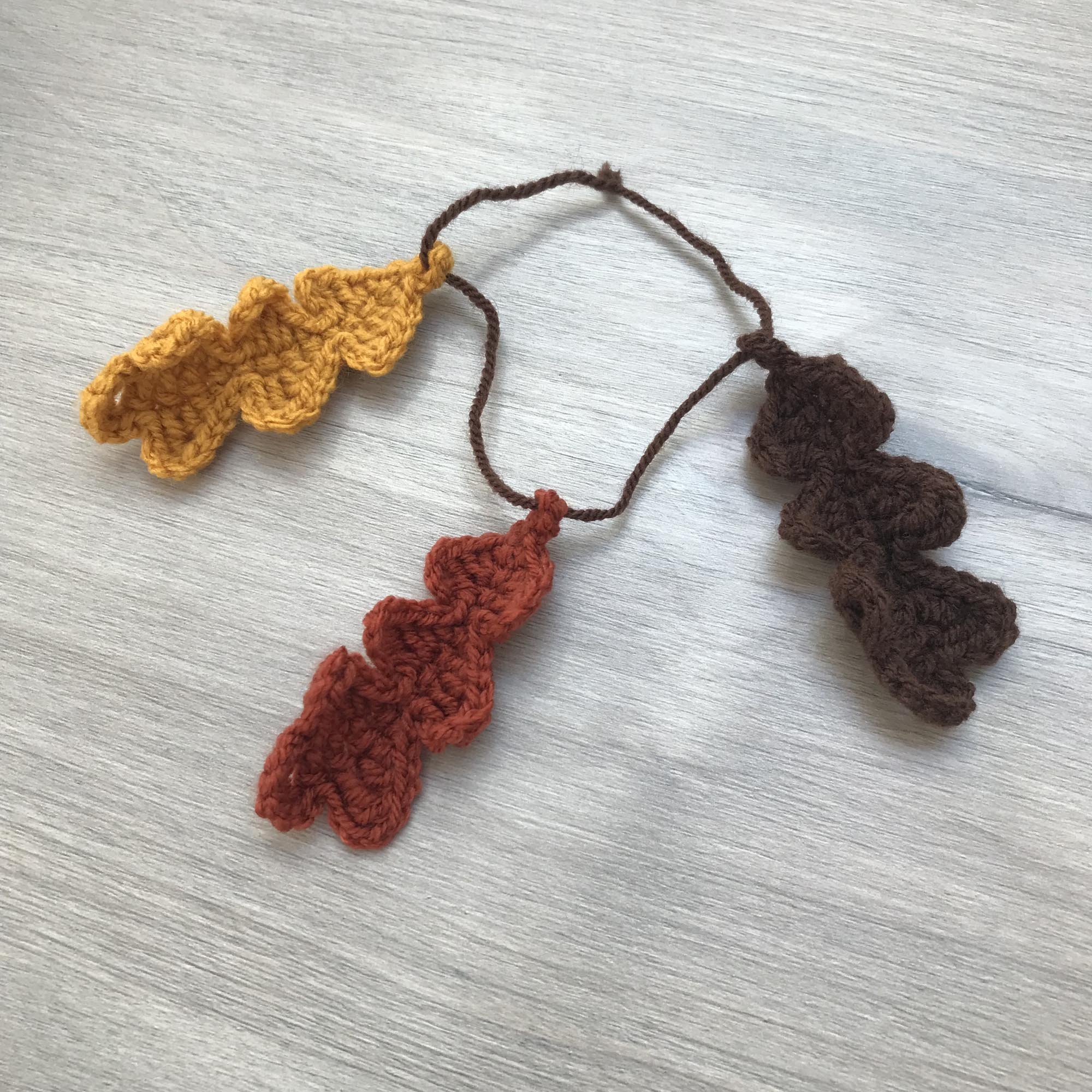 Crochet 3 Oak Leaves Hanging Decoration